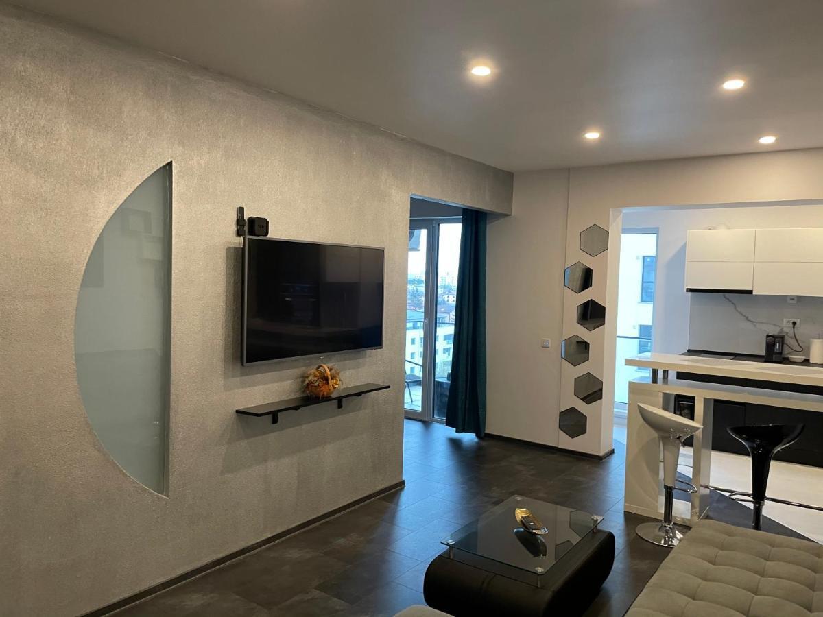 Stylish Westpark 2 Residence Lake View W8 Bukares Bagian luar foto