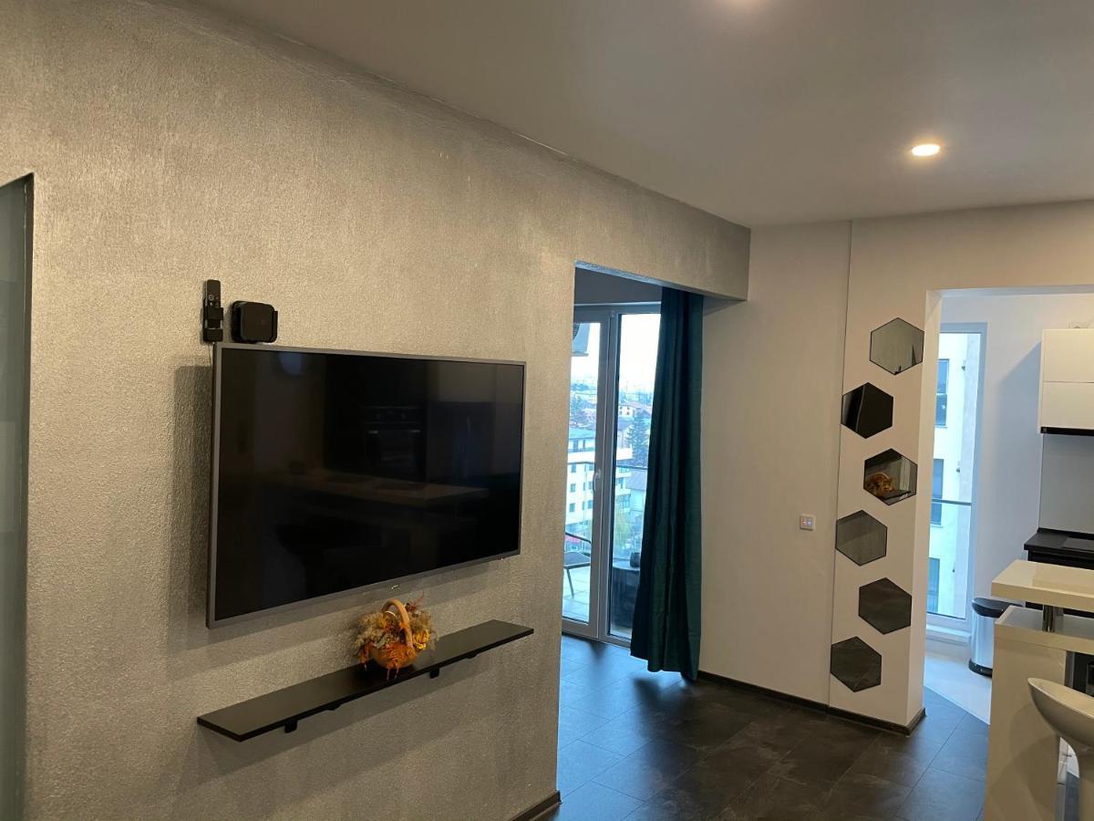 Stylish Westpark 2 Residence Lake View W8 Bukares Bagian luar foto