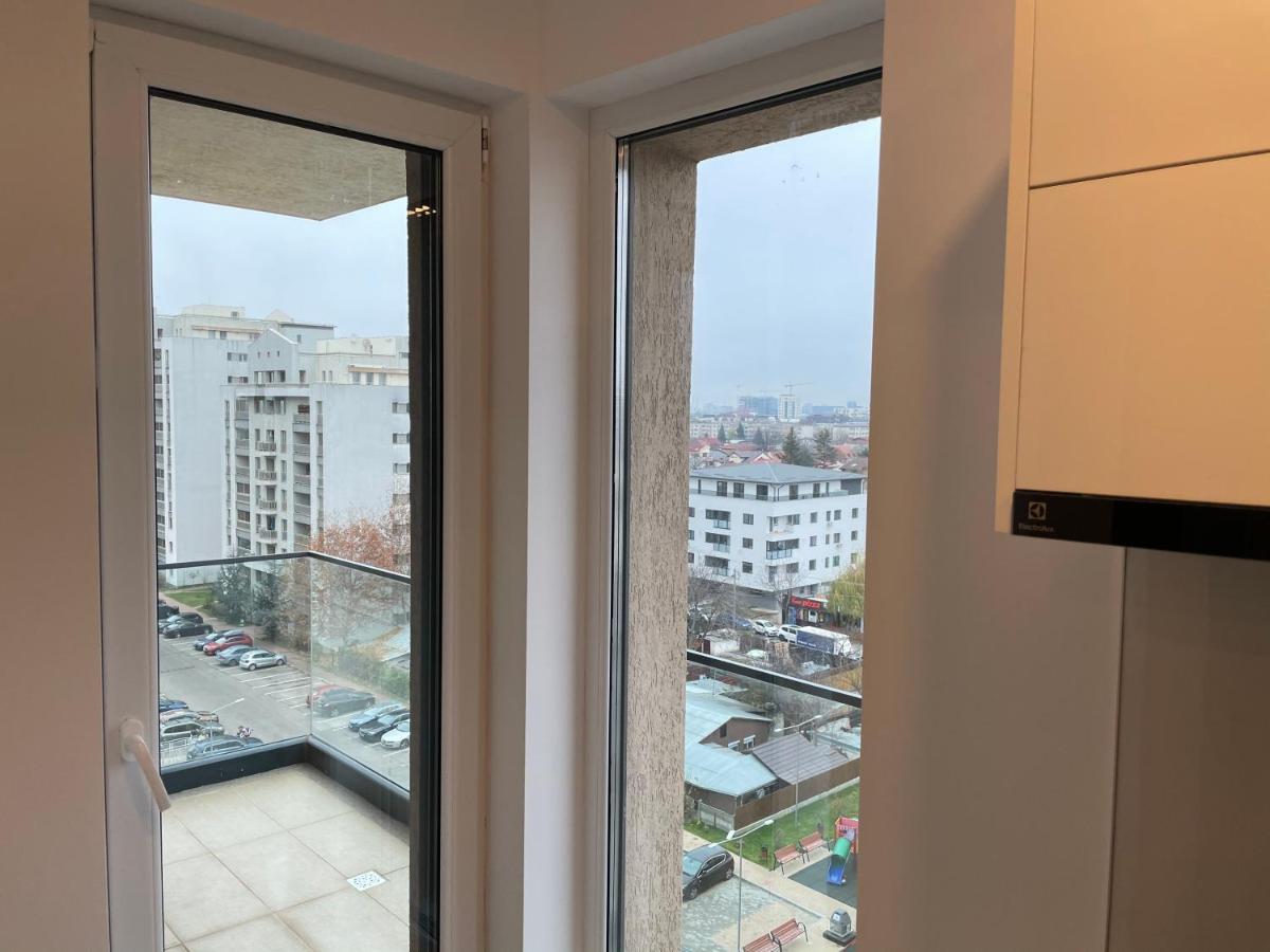 Stylish Westpark 2 Residence Lake View W8 Bukares Bagian luar foto