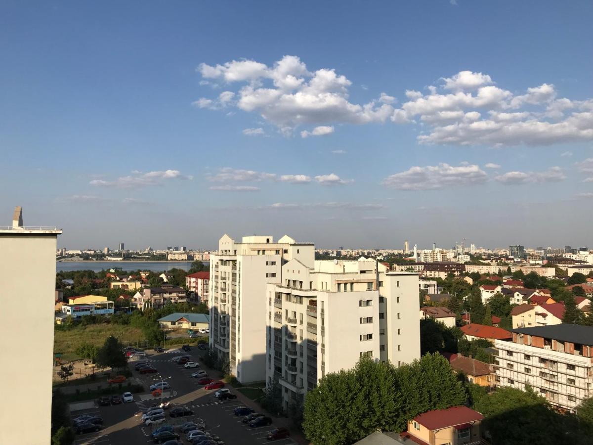 Stylish Westpark 2 Residence Lake View W8 Bukares Bagian luar foto