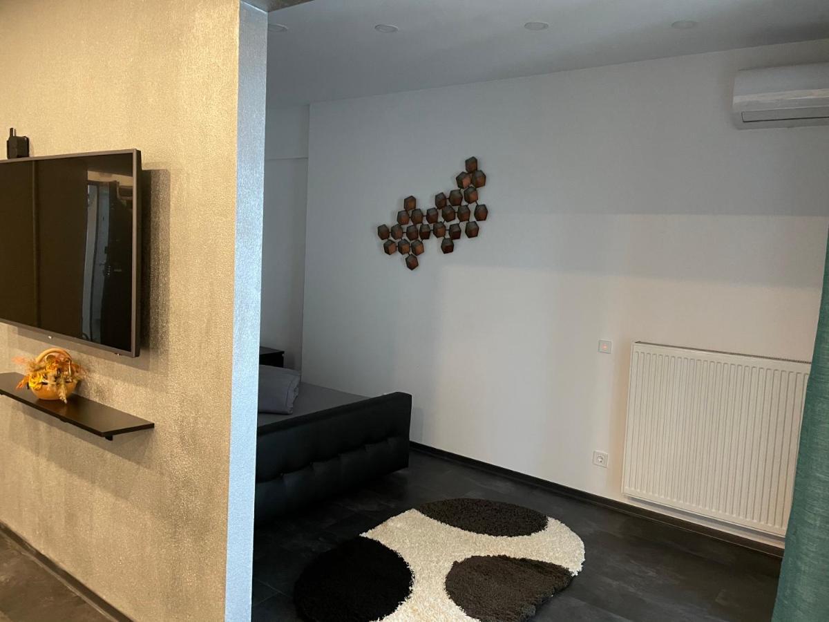 Stylish Westpark 2 Residence Lake View W8 Bukares Bagian luar foto